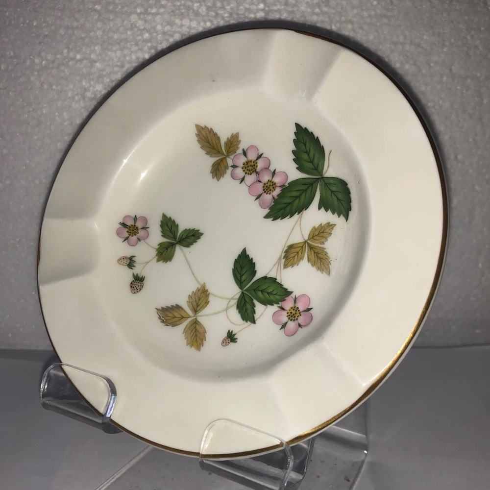 Wedgwood WILD STRAWBERRY Ashtray Porcelain Made in England
